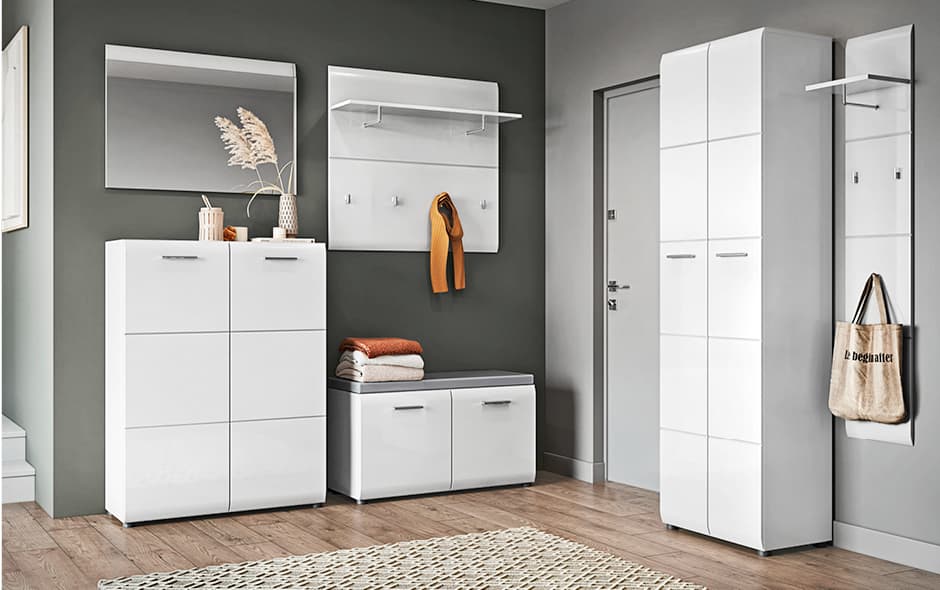 modernes weisses garderoben programm mit hochglanzfronten
