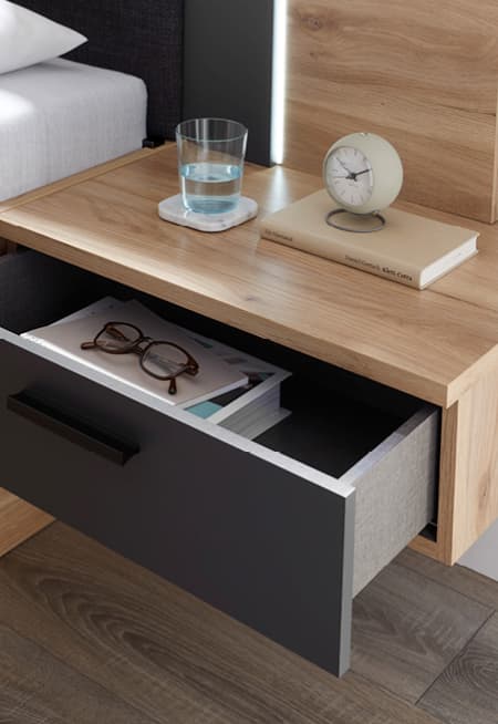 nachttisch in eicheoptik mit offener schublade in graphit