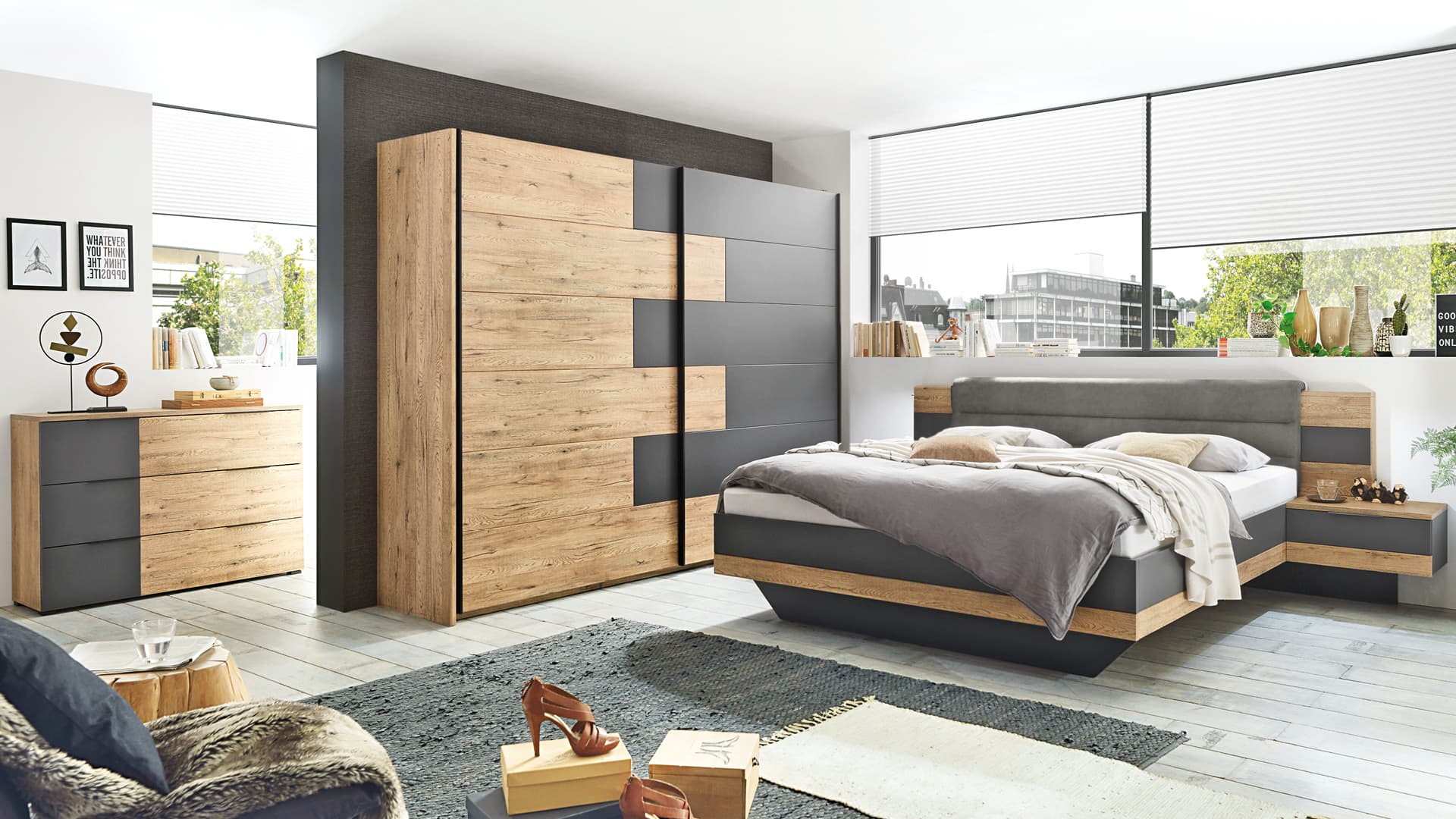 schlafzimmer in eiche und graphit mit schwebetuerenschrank polsterbett und kommode