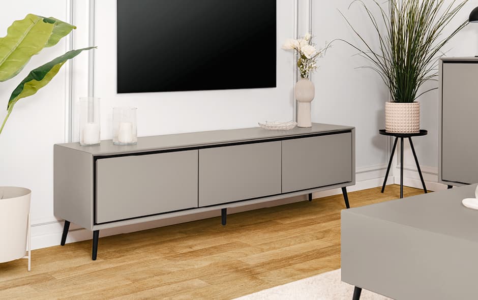 schlichtes tv lowboard in grau mit schwarzem akzent